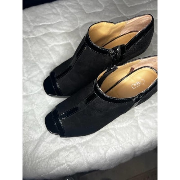 CATO Black Heels Open Toe Bootie Faux Suede Textured Heel Side Zip Sz. 7 - Picture 3 of 9